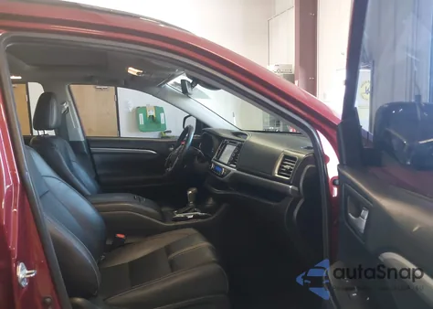 2018 Toyota Highlander Se z USA, uszkodzony, nr VIN 5TDJZRFH0JS886105